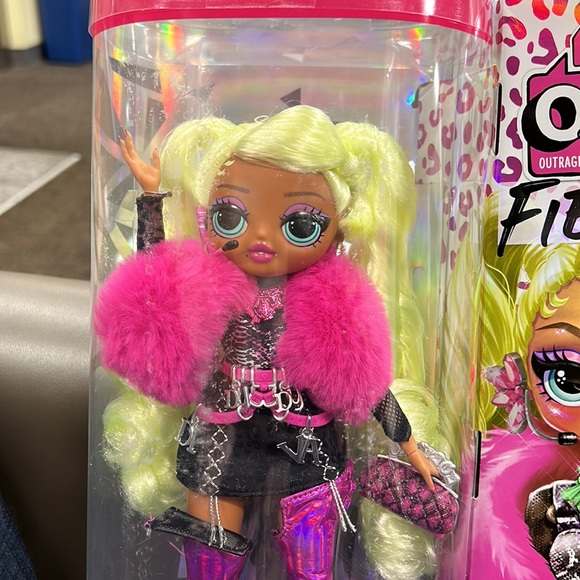 LOL Surprise OMG Fierce Fashion Doll "Lady Diva" 15 Surprises NEW - Picture 2 of 3